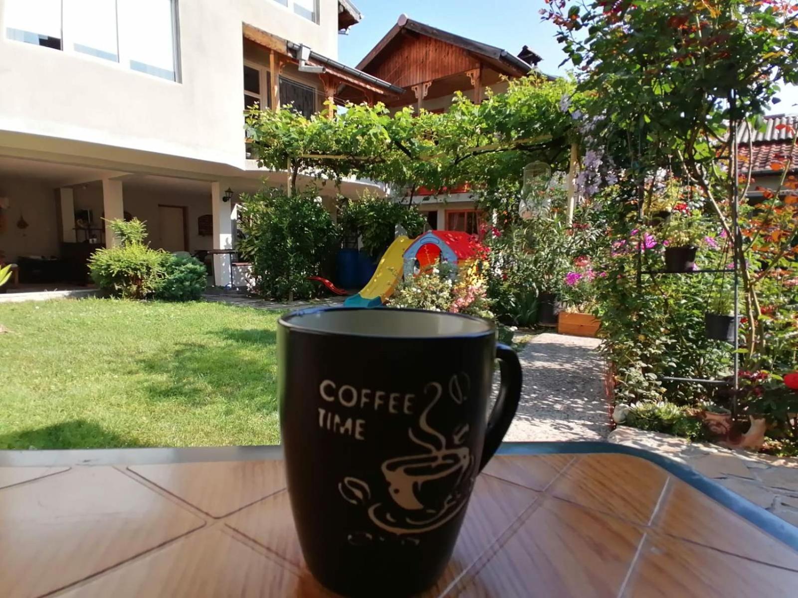 Guest House Sokratovi Obzor Εξωτερικό φωτογραφία