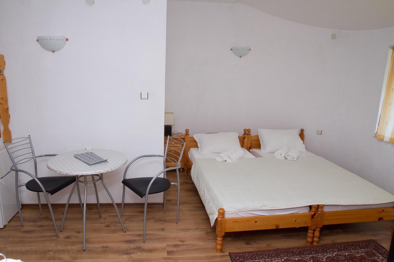 Guest House Sokratovi Obzor Εξωτερικό φωτογραφία
