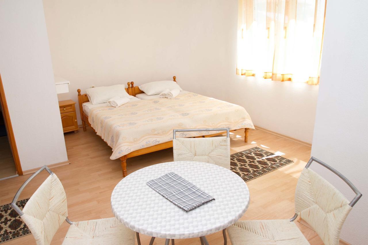 Guest House Sokratovi Obzor Εξωτερικό φωτογραφία