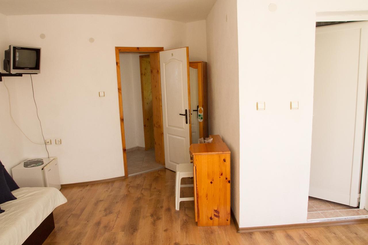 Guest House Sokratovi Obzor Εξωτερικό φωτογραφία