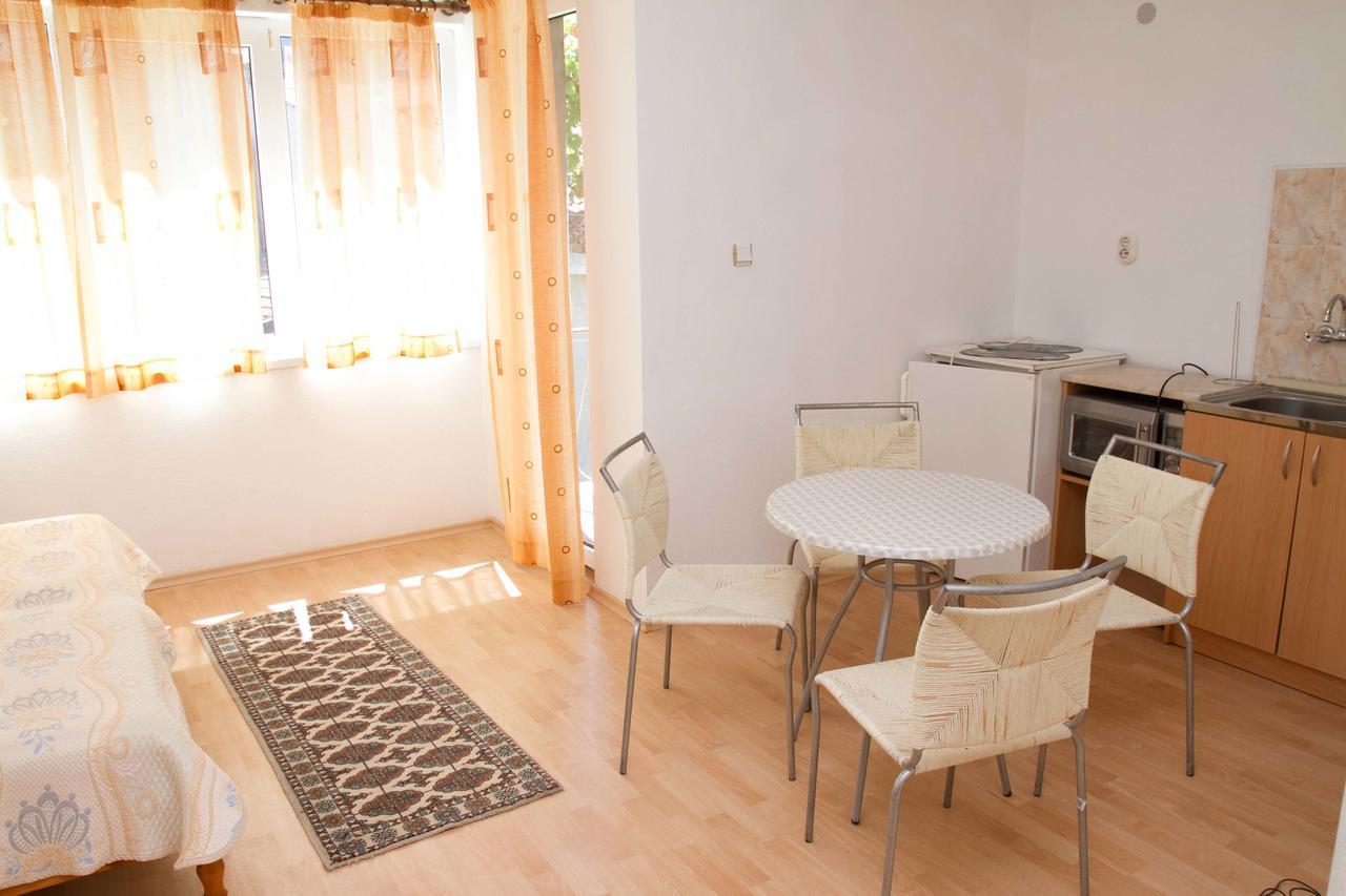 Guest House Sokratovi Obzor Εξωτερικό φωτογραφία